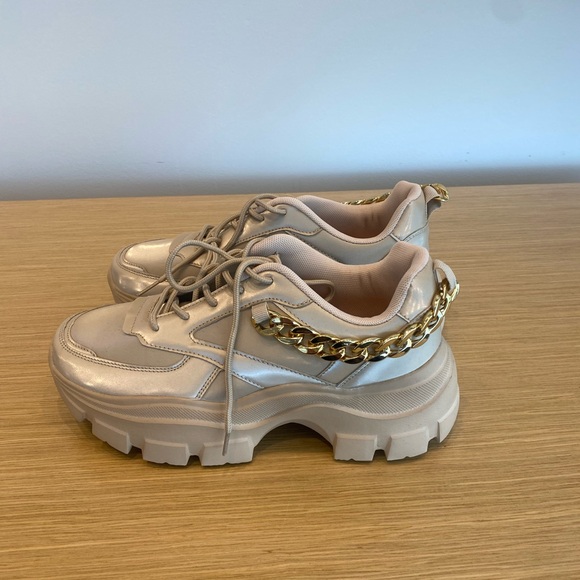 🌟 Retro Gold🌟Sneakers with Gold Chains - one of a kind! - Picture 5 of 12